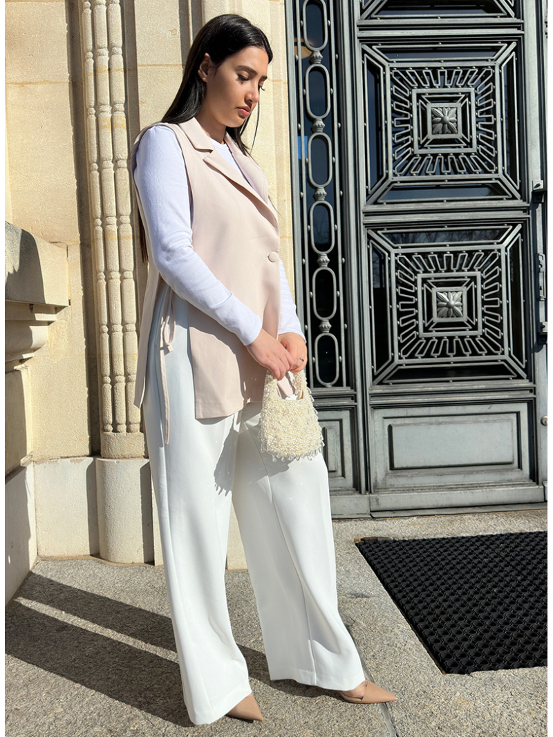 Beige sleeveless blazer