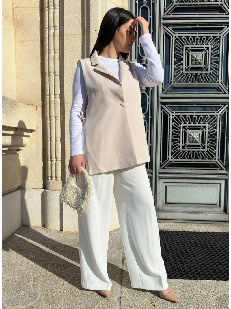 Beige sleeveless blazer