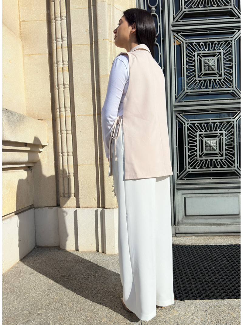 Beige sleeveless blazer